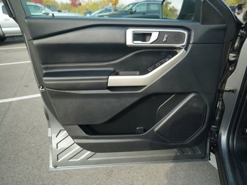 Used 2022 Ford Explorer XLT w/ Equipment Group 202A image 15