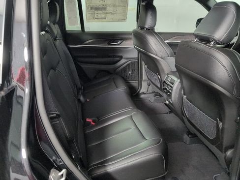 New 2025 Jeep Grand Cherokee Limited AWD/4WD image 11