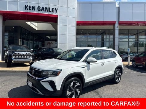 Used 2024 Volkswagen Taos SE AWD/4WD image 1