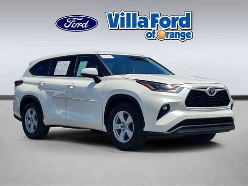 Used 2021 Toyota Highlander LE FWD image 1