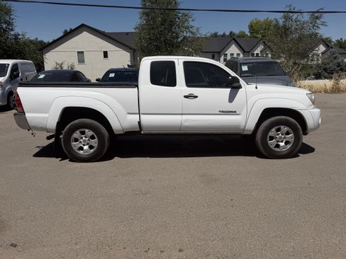 Used 2008 Toyota Tacoma PreRunner RWD image 3