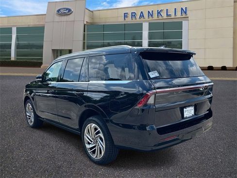 New 2025 Lincoln Navigator Reserve image 5