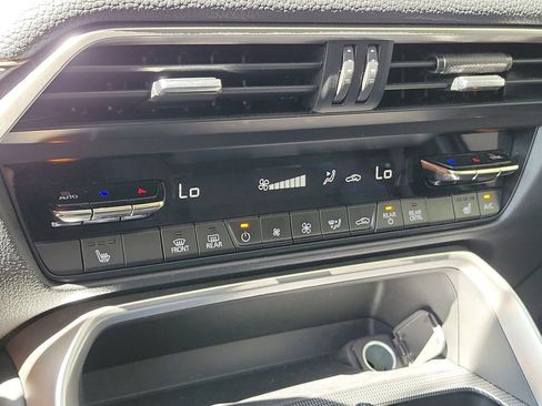 Certified 2024 MAZDA CX-90 3.3 Turbo w/ Preferred Package image 34