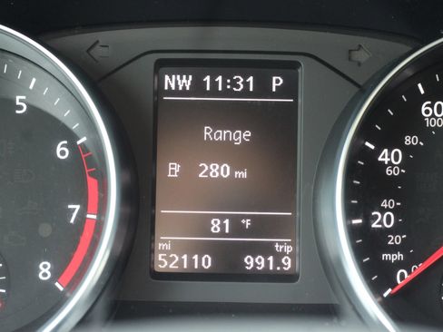 Used 2018 Volkswagen Passat 2.0T SE FWD image 15