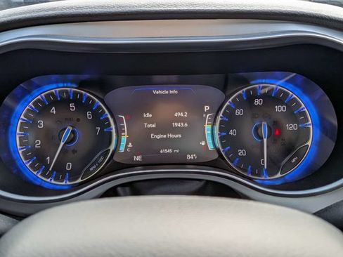 Used 2025 Chrysler Pacifica Limited FWD image 31