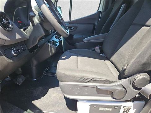 Used 2022 Mercedes-Benz Sprinter 2500 image 21
