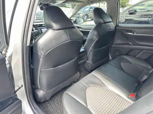 Used 2020 Toyota Camry SE FWD image 17