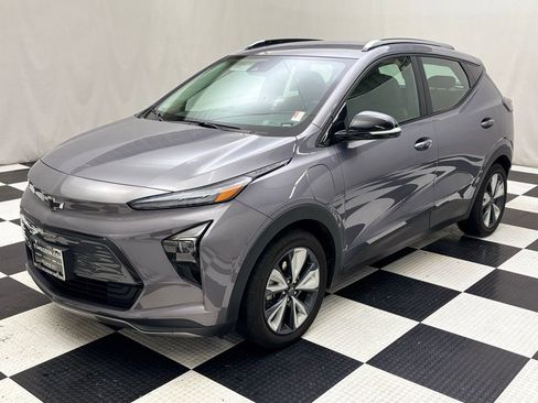 Used 2022 Chevrolet Bolt EUV LT w/ Convenience Package image 4