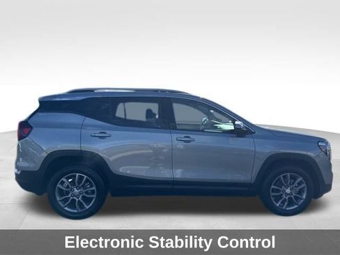 Used 2024 GMC Terrain SLT image 9