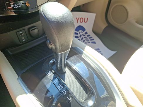 Used 2016 Nissan Rogue SV w/ SV Premium Package AWD/4WD image 14
