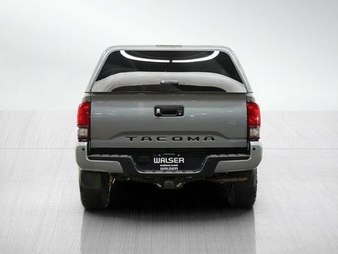 Used 2019 Toyota Tacoma TRD Off-Road w/ TRD Premium Off Road Package AWD/4WD image 4