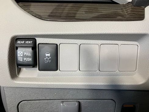 Used 2018 Toyota Sienna XLE FWD image 24