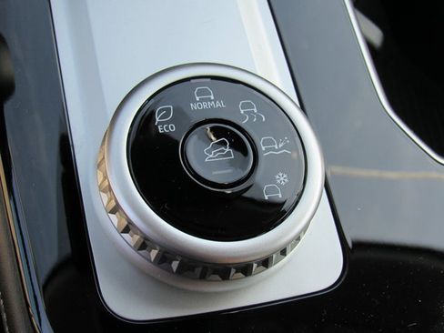 New 2025 Mitsubishi Outlander SE image 19