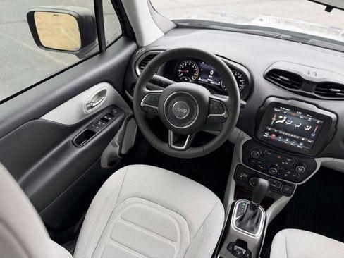 Used 2022 Jeep Renegade Latitude image 24