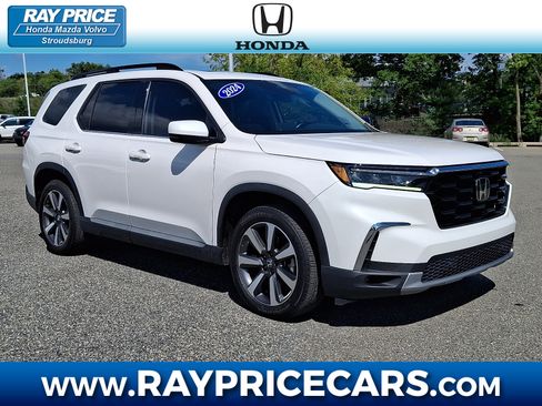Used 2024 Honda Pilot Touring image 1