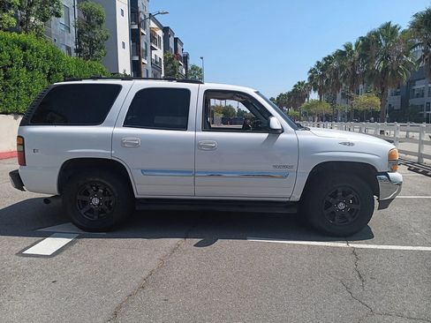 Used 2004 GMC Yukon SLE w/ Cargo Package RWD image 4