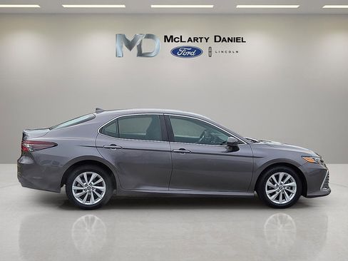 Used 2023 Toyota Camry LE image 6