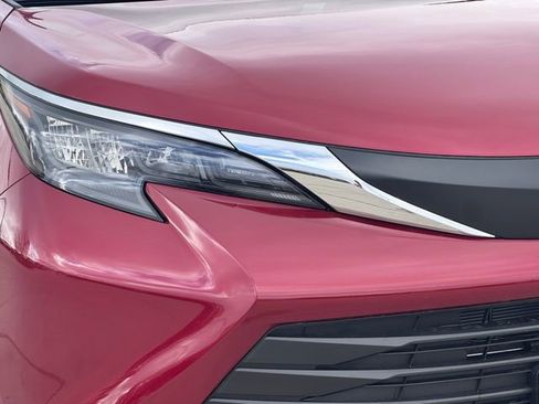 New 2026 Toyota Sienna XLE FWD image 3
