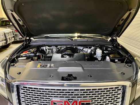 Used 2017 GMC Yukon XL Denali w/ Open Road Package RWD image 8