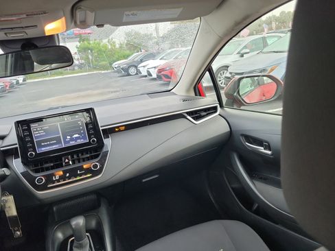 Used 2020 Toyota Corolla LE image 17