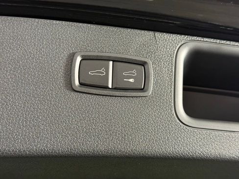 Certified 2026 Porsche Macan AWD/4WD image 18