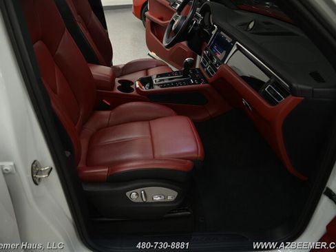 Used 2023 Porsche Macan AWD/4WD image 18
