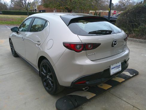 Used 2024 MAZDA MAZDA3 s image 10
