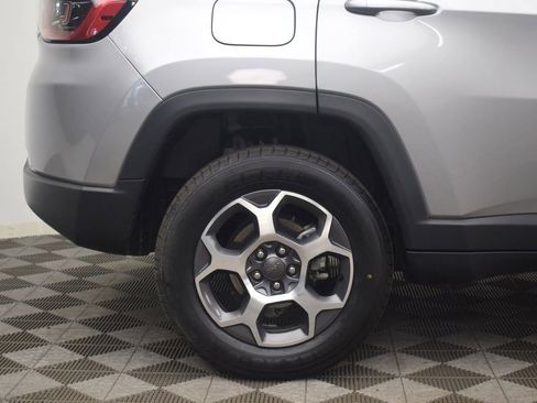 Used 2022 Jeep Compass Trailhawk w/ Trailhawk Convenience Group AWD/4WD image 32
