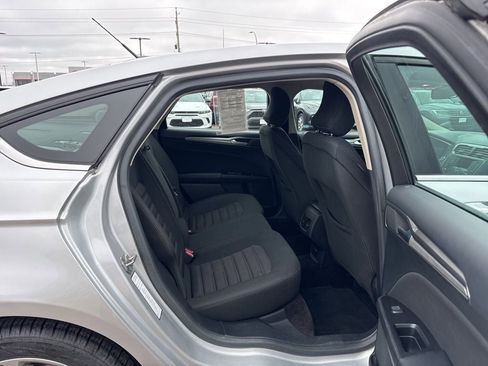 Used 2017 Ford Fusion SE image 40