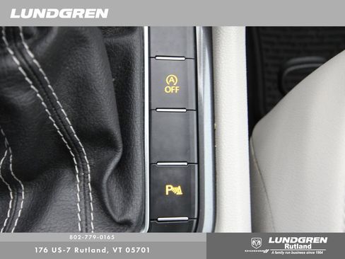 Used 2022 Volkswagen Tiguan SE R-Line image 31