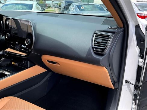 Used 2025 Lexus NX 250 FWD w/ Towing Package (2000 Lbs) image 16