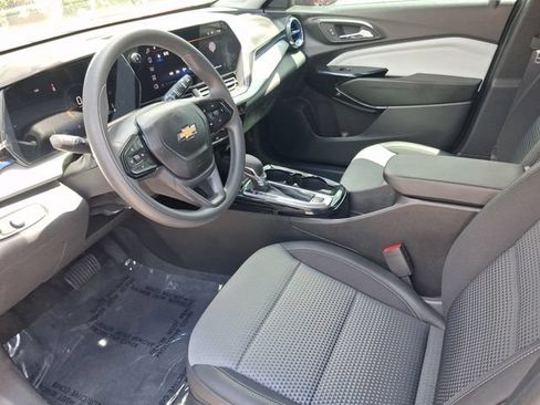 Used 2026 Chevrolet Trax LT FWD image 11