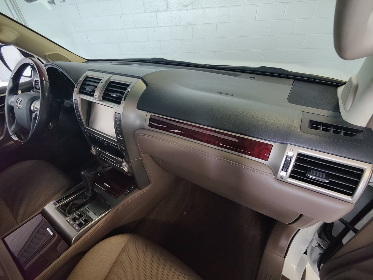 Used 2016 Lexus GX 460 w/ Premium Package AWD/4WD image 12