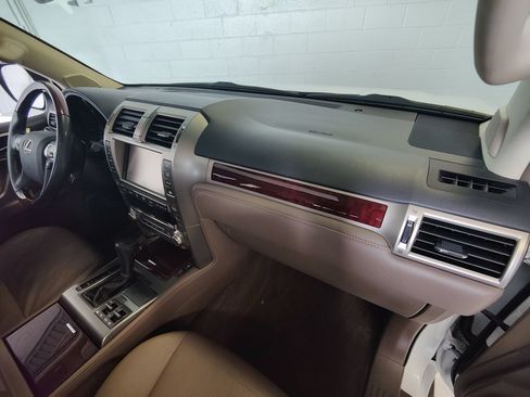 Used 2016 Lexus GX 460 w/ Premium Package AWD/4WD image 12