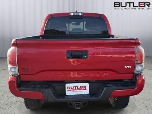 Used 2018 Toyota Tacoma TRD Sport AWD/4WD image 5