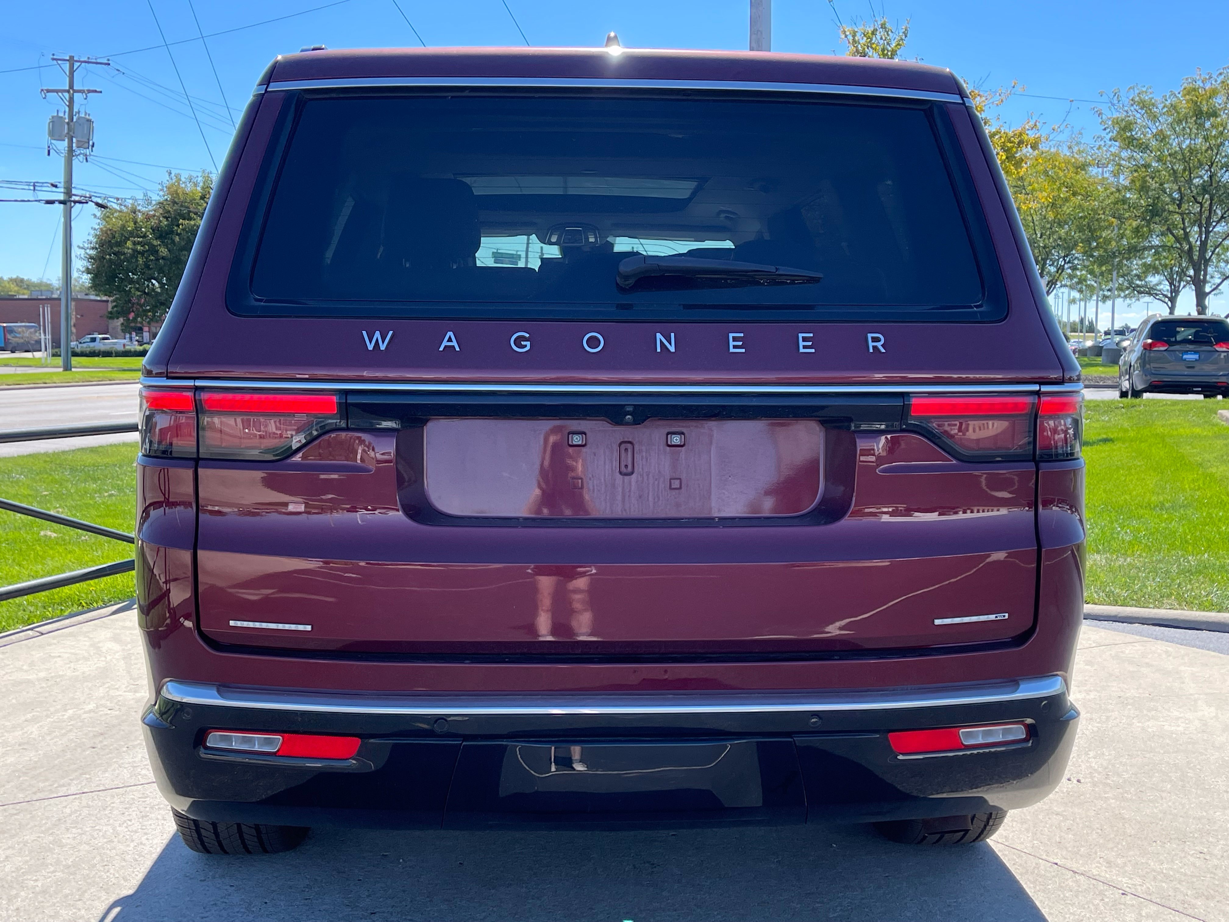 Used 2022 Jeep Wagoneer Series III w/ Premium Group I AWD/4WD image 6