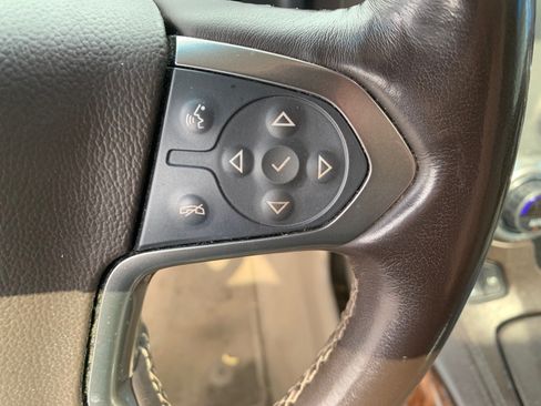 Used 2019 Chevrolet Suburban Premier AWD/4WD image 12