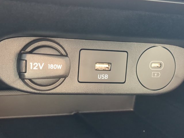 Used 2025 Hyundai Elantra Limited FWD image 21