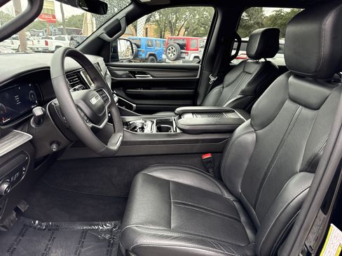 Used 2023 Jeep Wagoneer L Series III w/ Preferred Equipment Group image 9