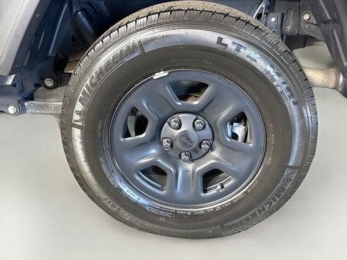 Used 2021 Jeep Gladiator Sport image 37