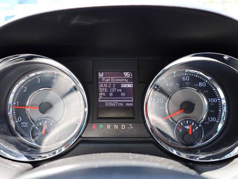 Used 2014 Chrysler Town & Country Touring FWD image 8