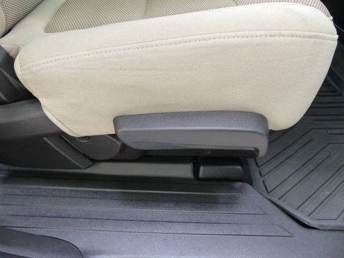 Used 2022 Chevrolet Traverse LS AWD/4WD image 43