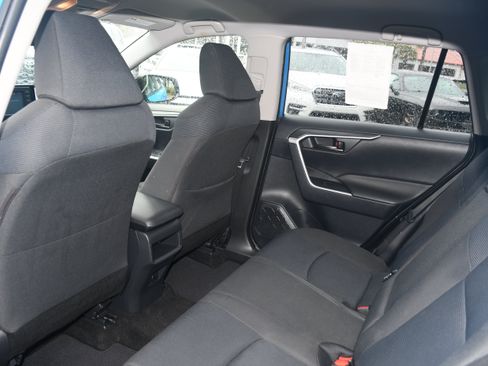 Used 2019 Toyota RAV4 LE FWD image 14