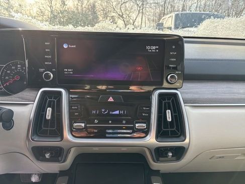 Certified 2022 Kia Sorento S w/ Panoramic Sunroof Package image 18