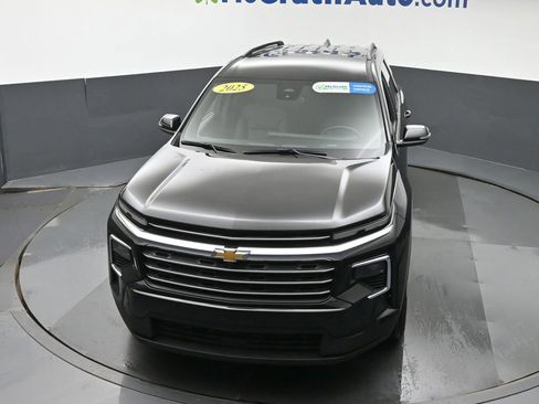 Used 2025 Chevrolet Traverse LT image 25
