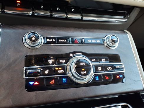 Certified 2023 Lincoln Aviator Reserve w/ Equipment Group 201A image 23