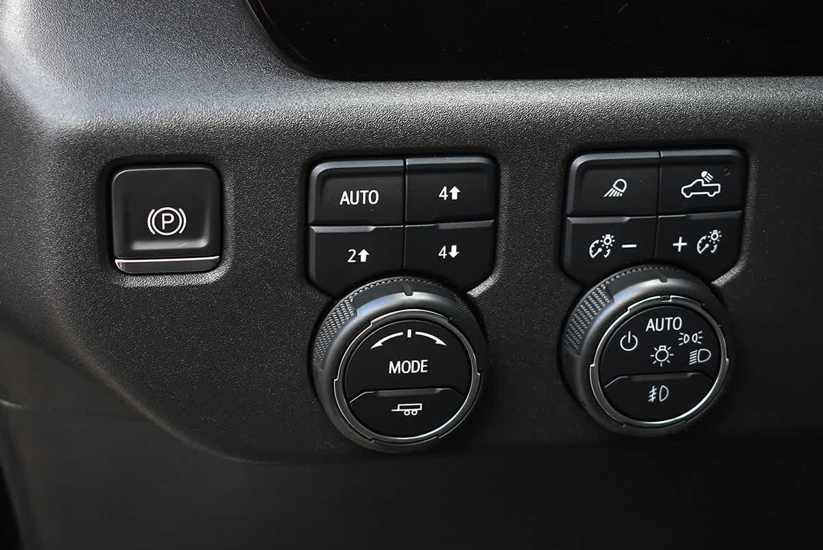 Used 2024 Chevrolet Silverado 1500 LT Trail Boss w/ LT Trail Boss Premium Package AWD/4WD image 21