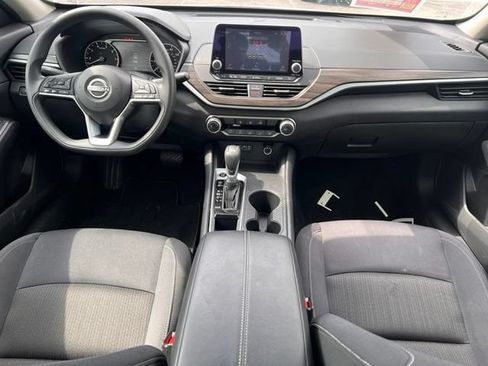 Used 2025 Nissan Altima 2.5 SV FWD image 10