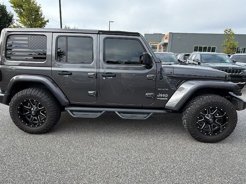 Used 2018 Jeep Wrangler Unlimited Sahara w/ Cold Weather Group AWD/4WD image 7