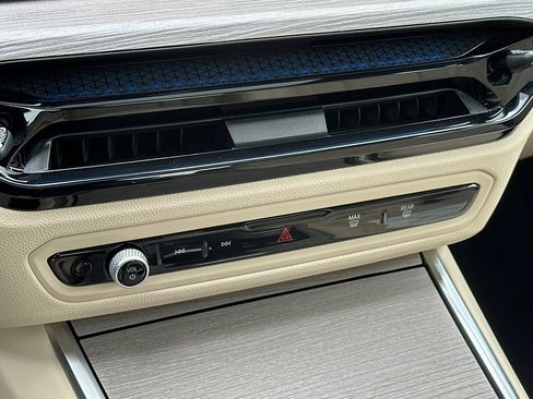 Used 2025 BMW 330i Sedan w/ Premium Package image 16